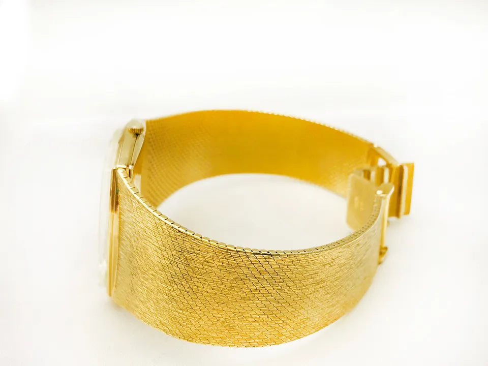 Universal Genève 18k Golden Shadow 1970s